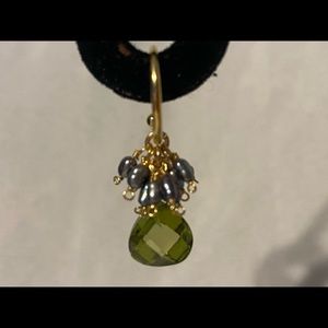 NWOT Vintage dainty earrings